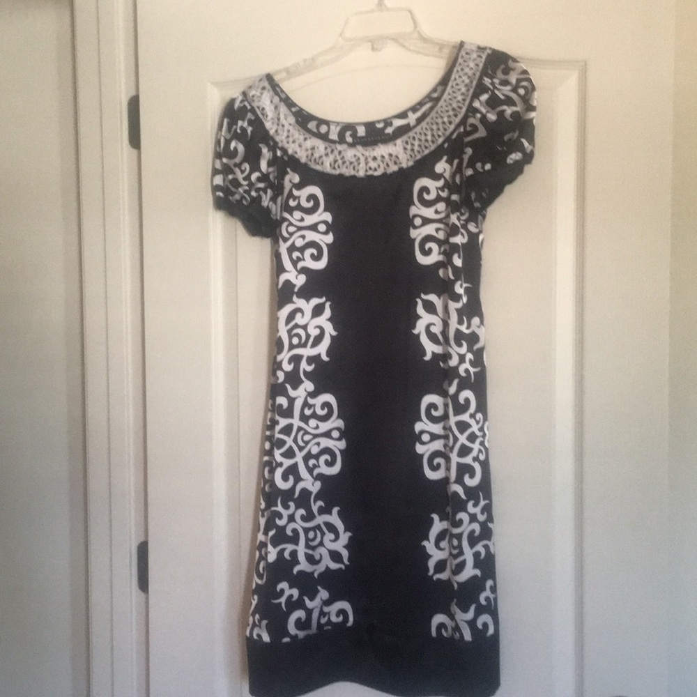 Apostrophe black and white dress